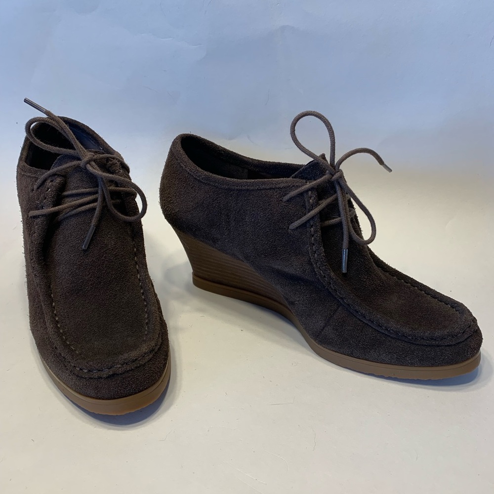 Lauren Ralph Lauren Denver women’s brown suede wedge ankle boot. Size 8.